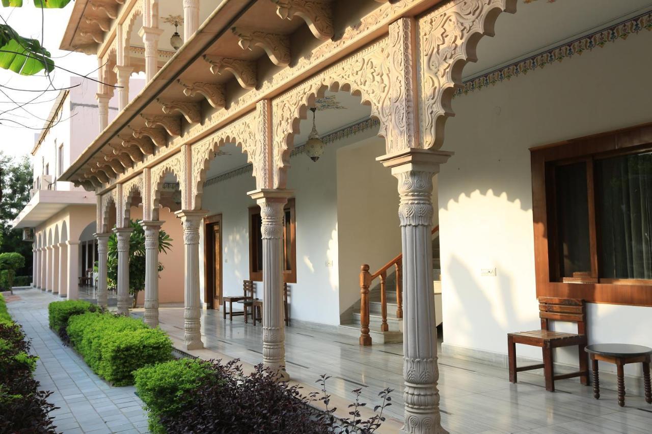 Hotel Sunbird Bharatpur Eksteriør billede