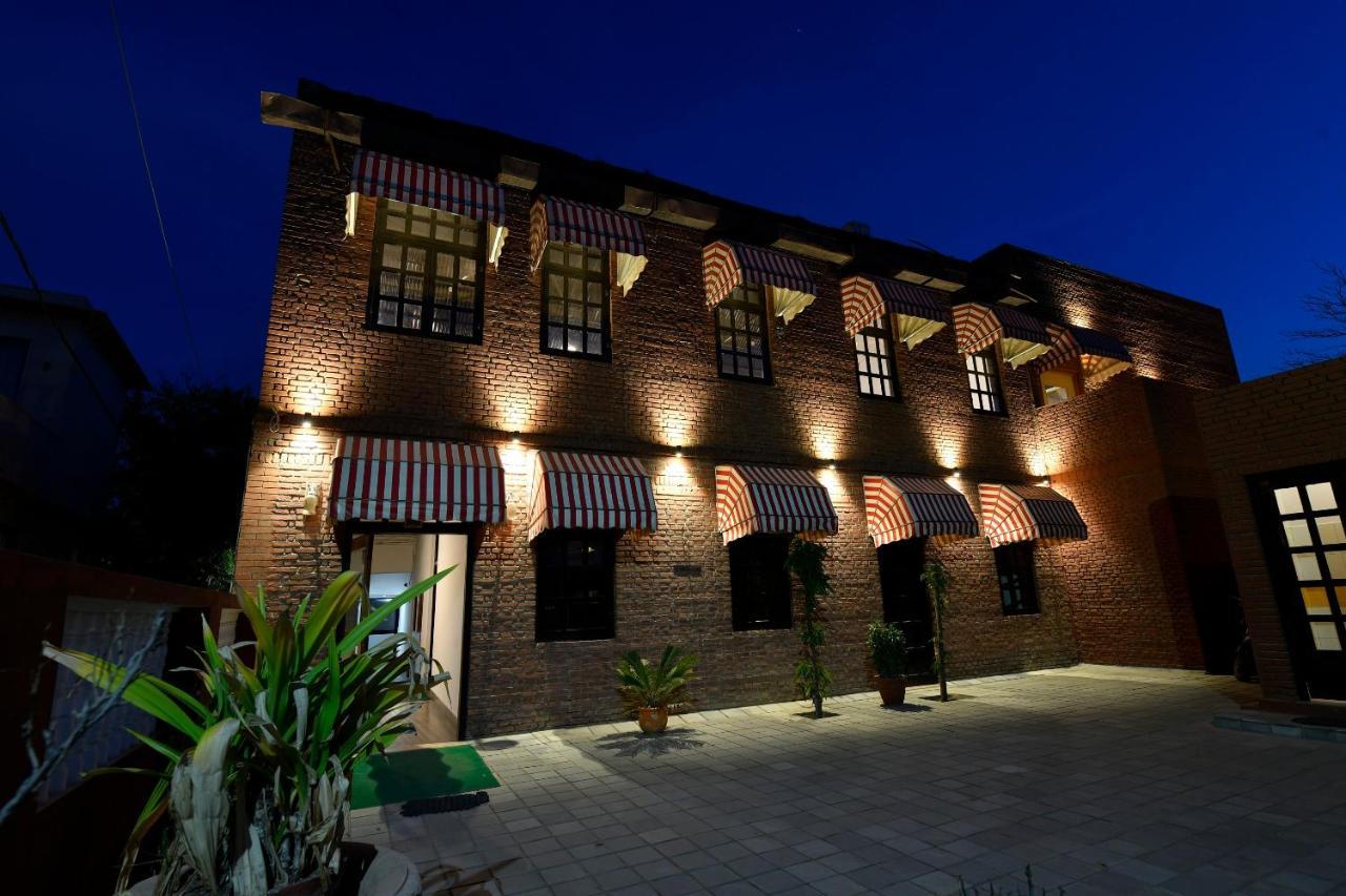 Hotel Sunbird Bharatpur Eksteriør billede
