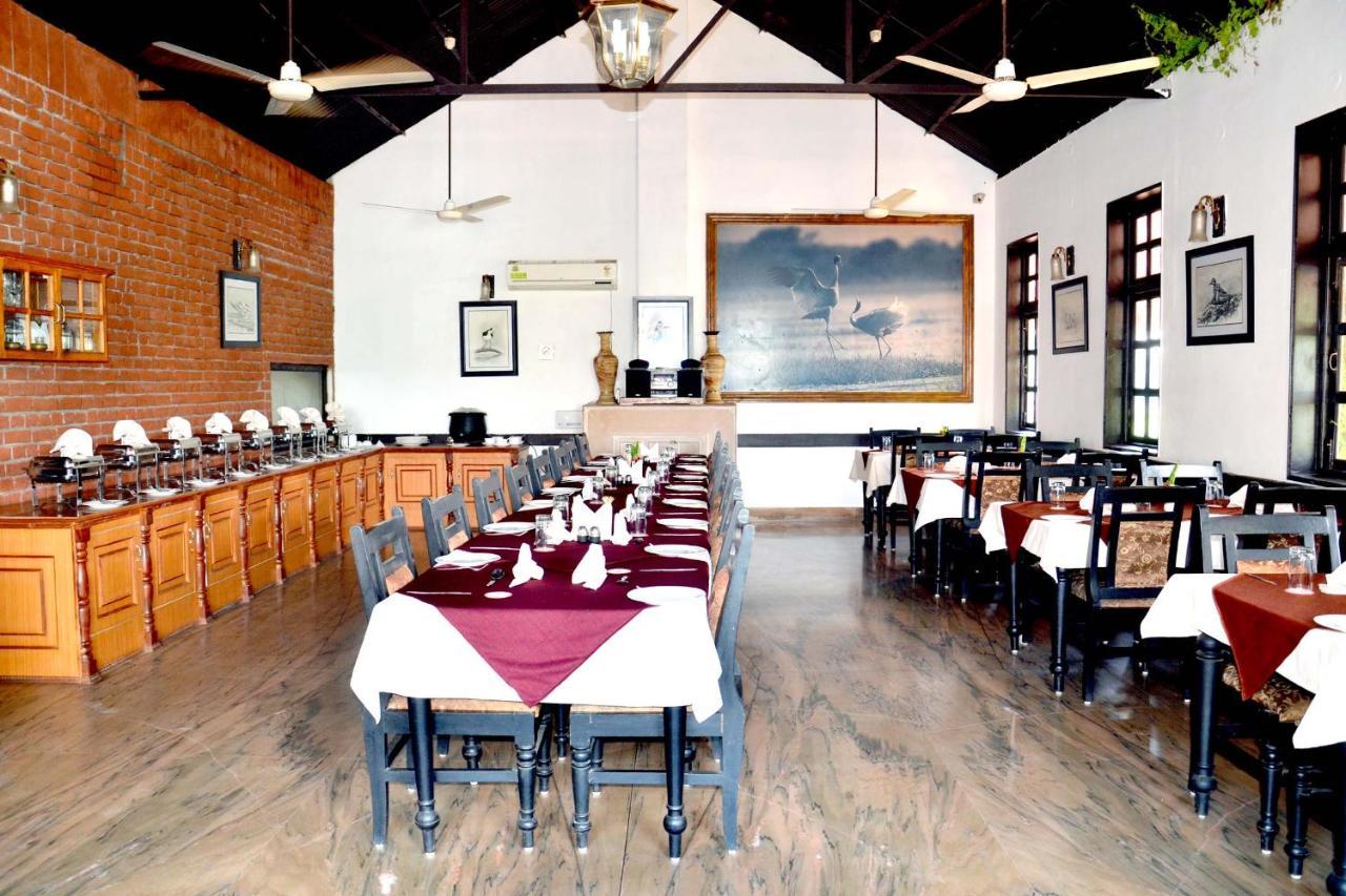 Hotel Sunbird Bharatpur Eksteriør billede