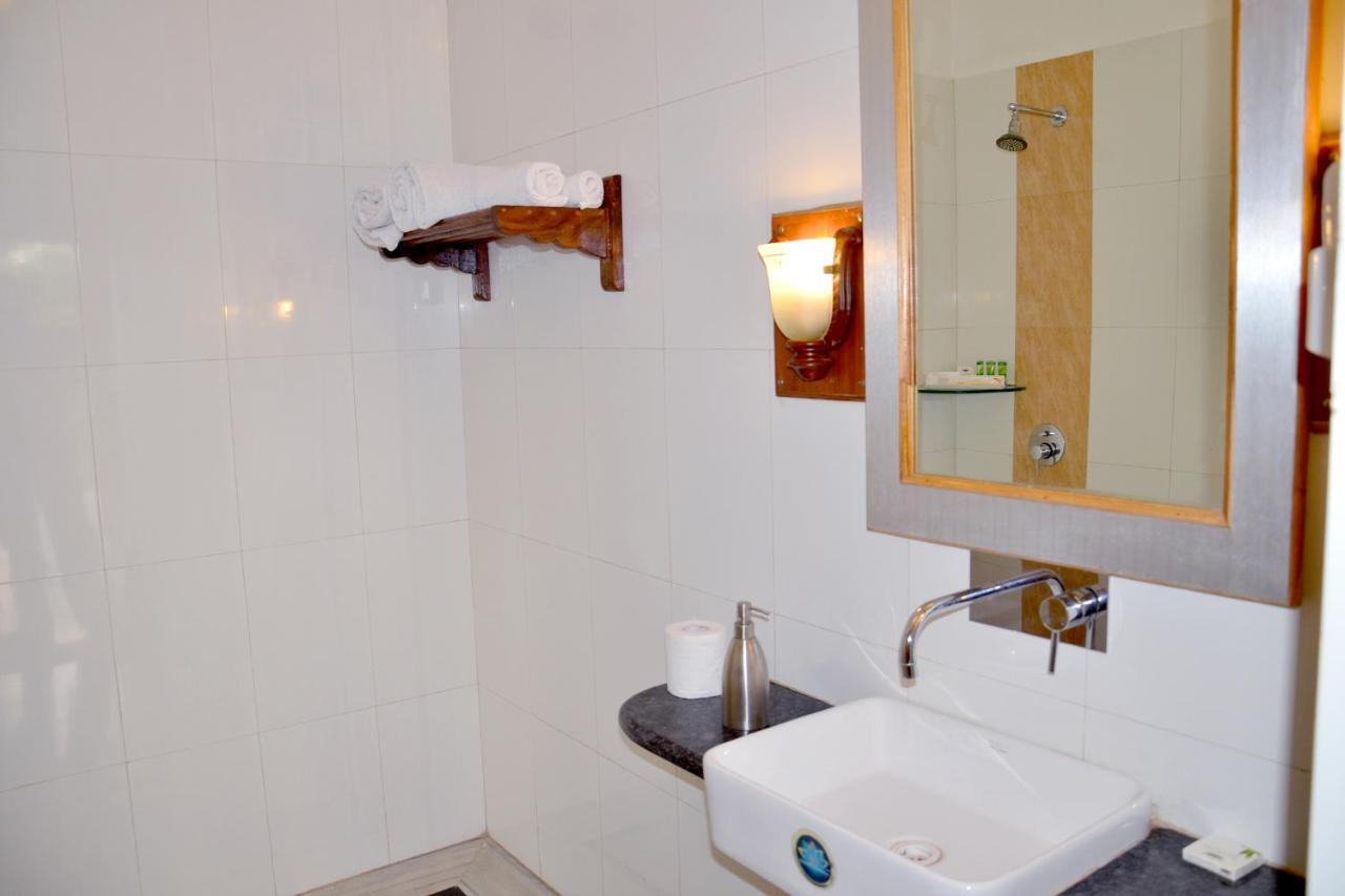 Hotel Sunbird Bharatpur Eksteriør billede
