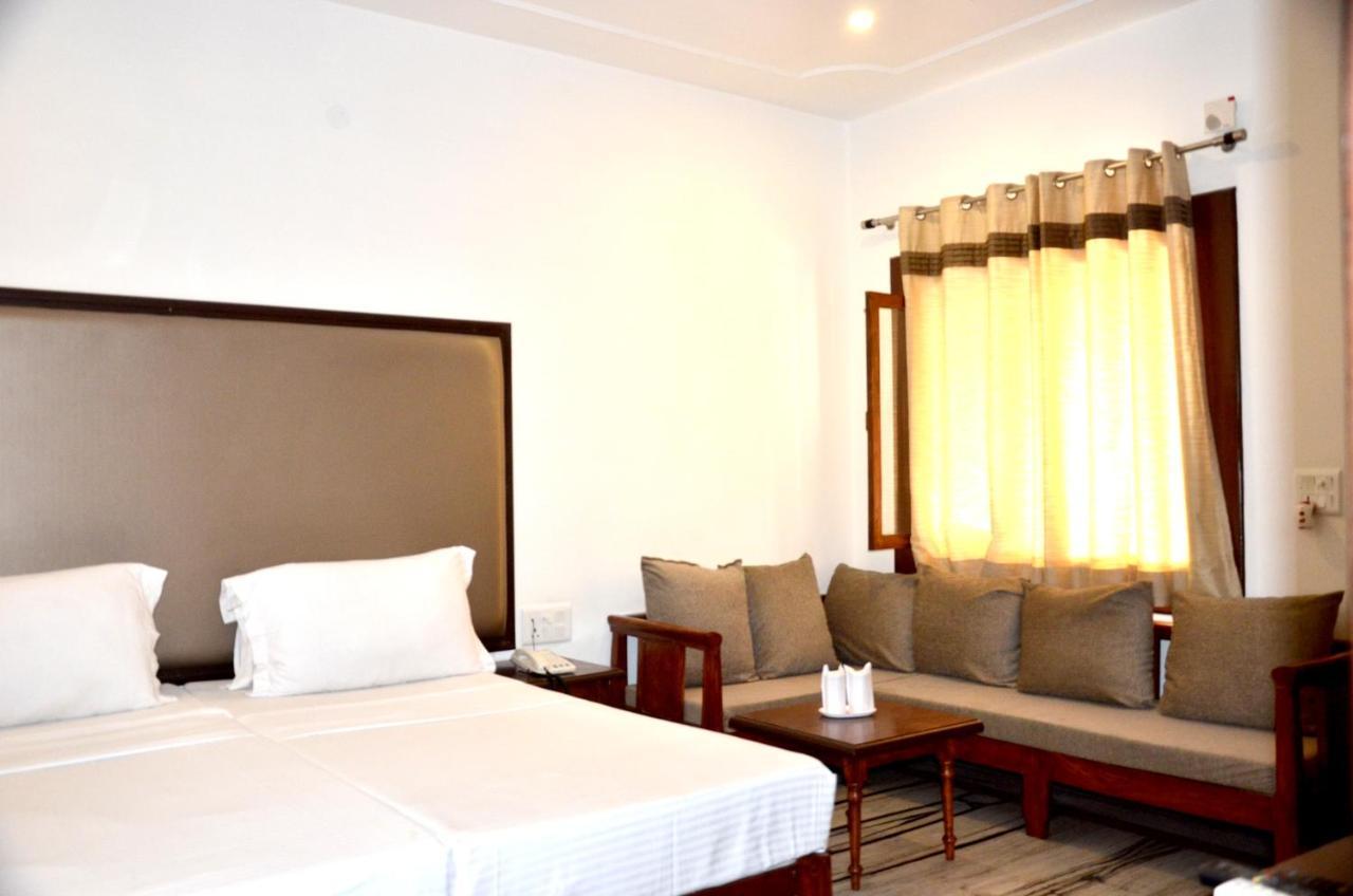 Hotel Sunbird Bharatpur Eksteriør billede