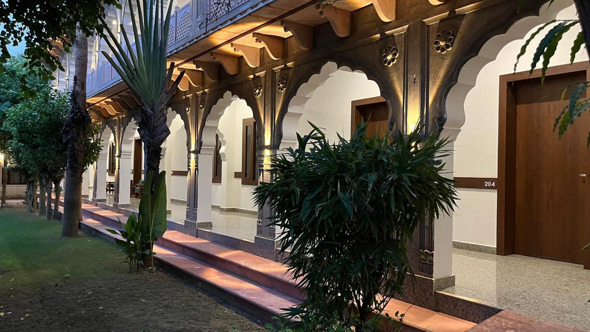 Hotel Sunbird Bharatpur Eksteriør billede