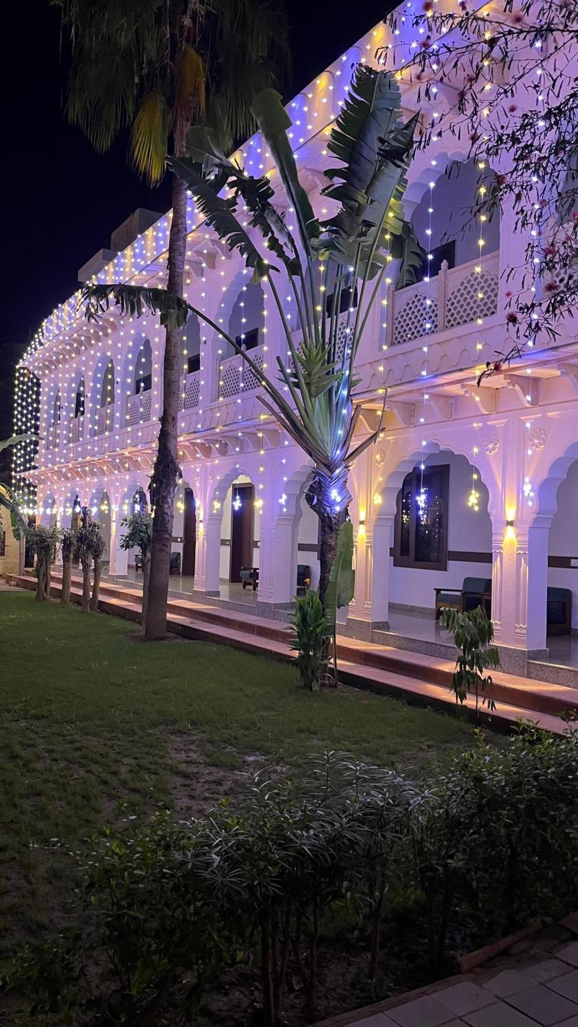 Hotel Sunbird Bharatpur Eksteriør billede