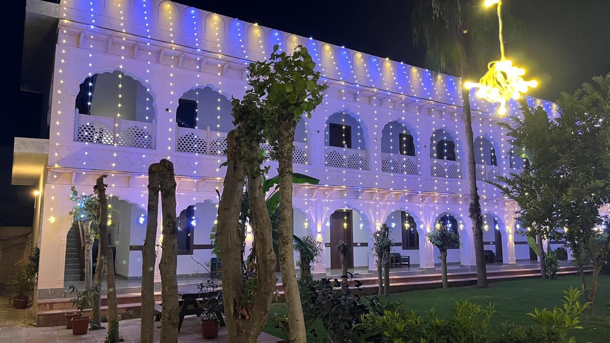 Hotel Sunbird Bharatpur Eksteriør billede