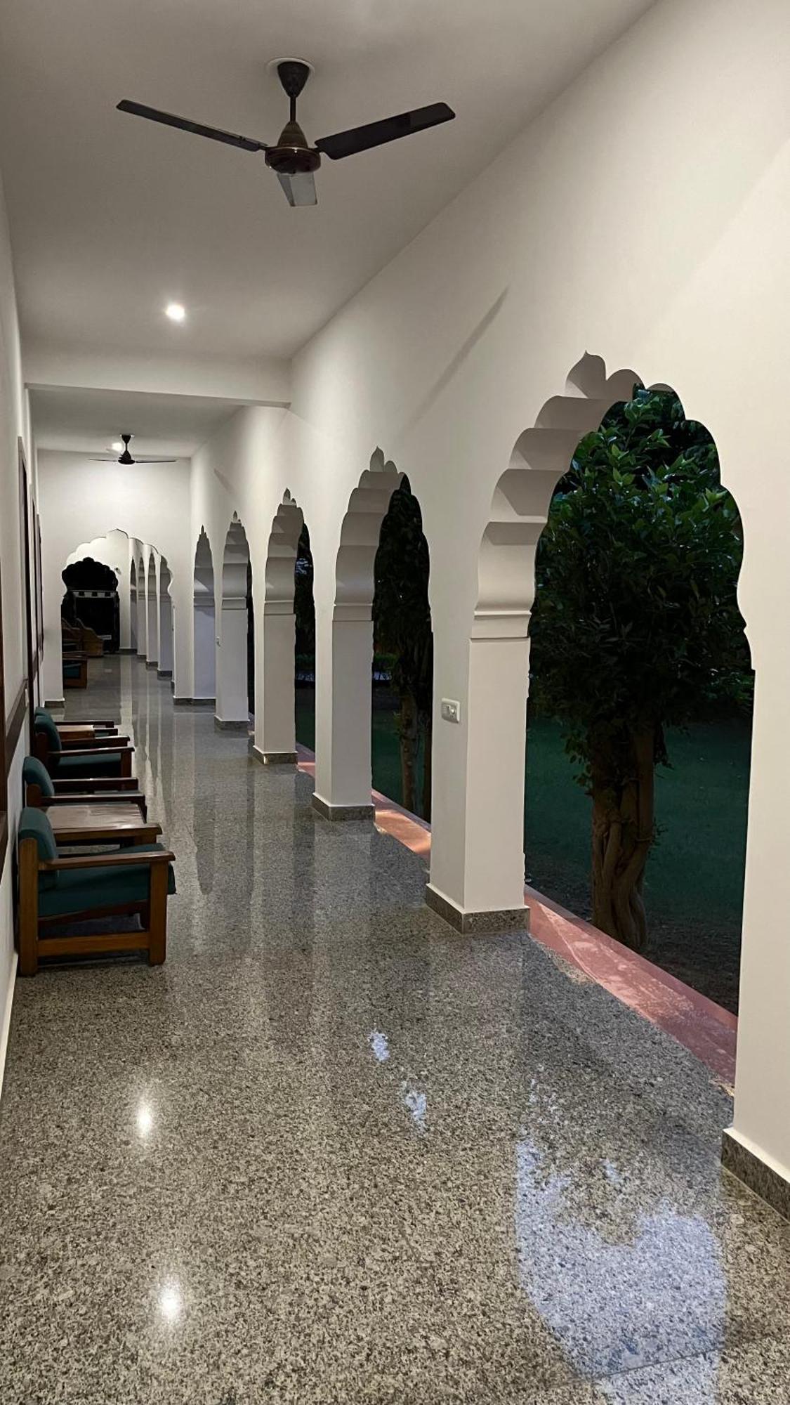 Hotel Sunbird Bharatpur Eksteriør billede